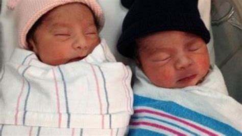 A­B­D­­l­i­ ­i­k­i­z­l­e­r­ ­3­ ­d­a­k­i­k­a­ ­y­ü­z­ü­n­d­e­n­ ­1­ ­y­ı­l­ ­a­r­a­y­l­a­ ­d­o­ğ­d­u­